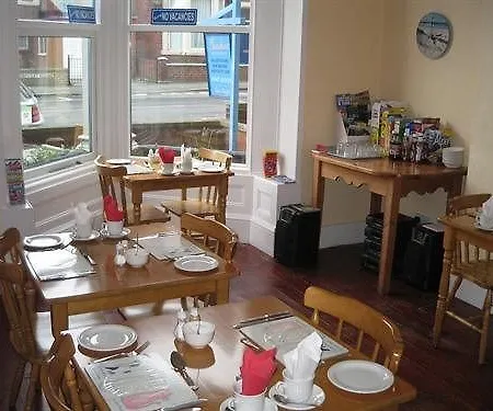 Beaches Hotel 2*