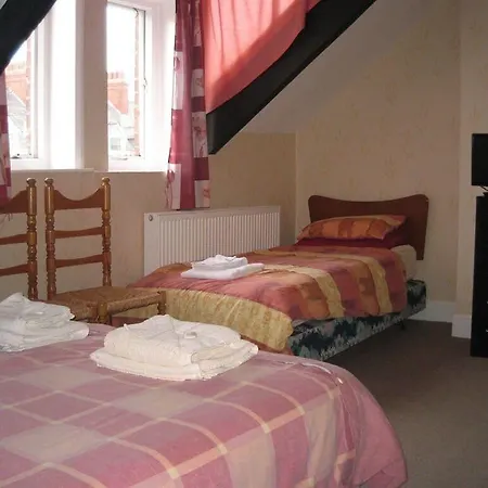 The Beaches 2* Whitby